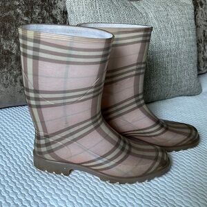 Burberry pink rain boots